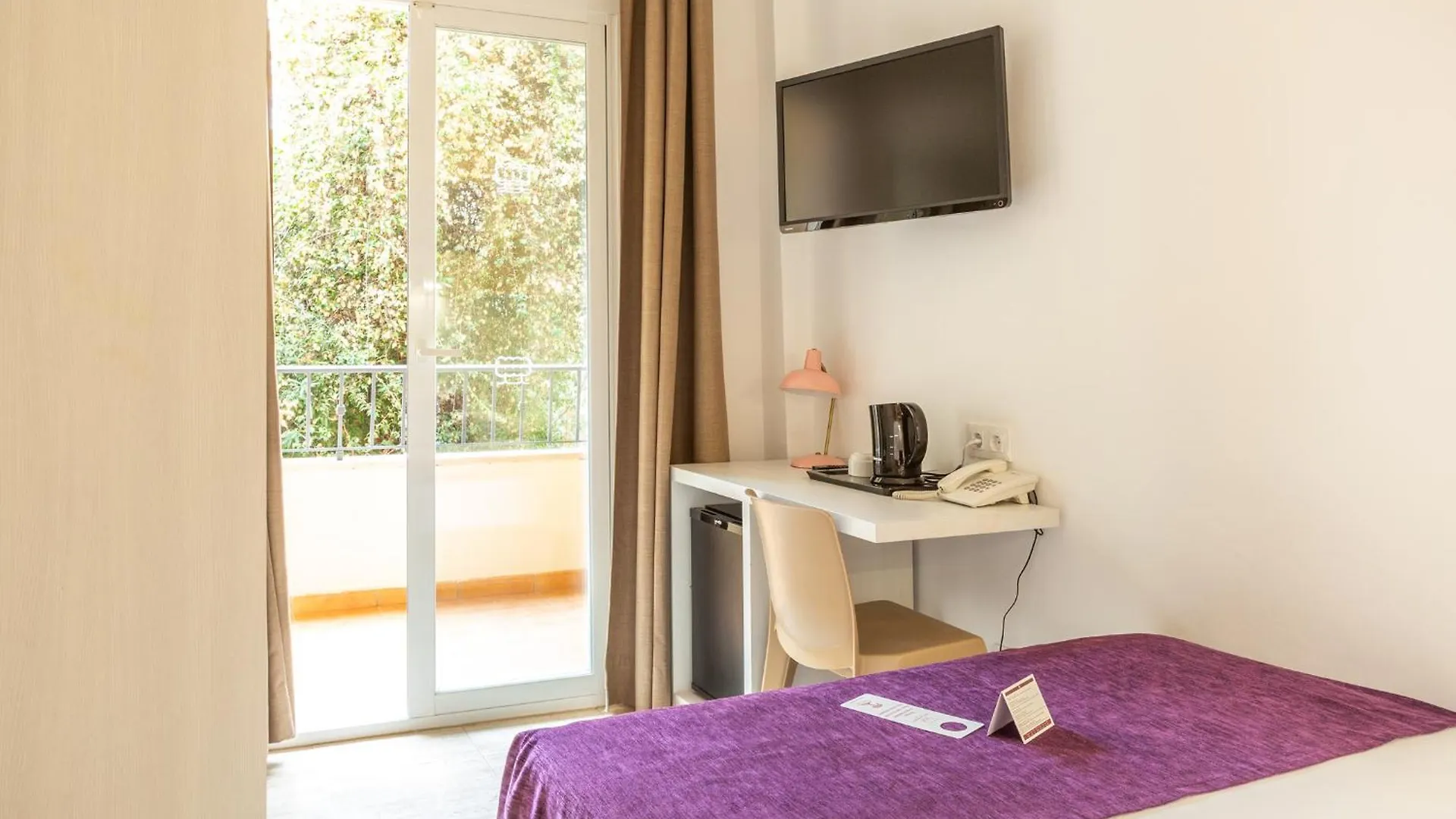 Flor Los Almendros Hotel باغيرا